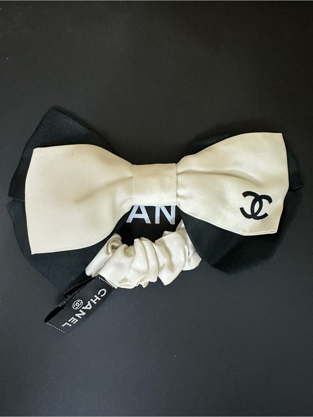 CHANEL Black & Ivory Two-Tone Bow Scrunchie - Picture 4 of 16